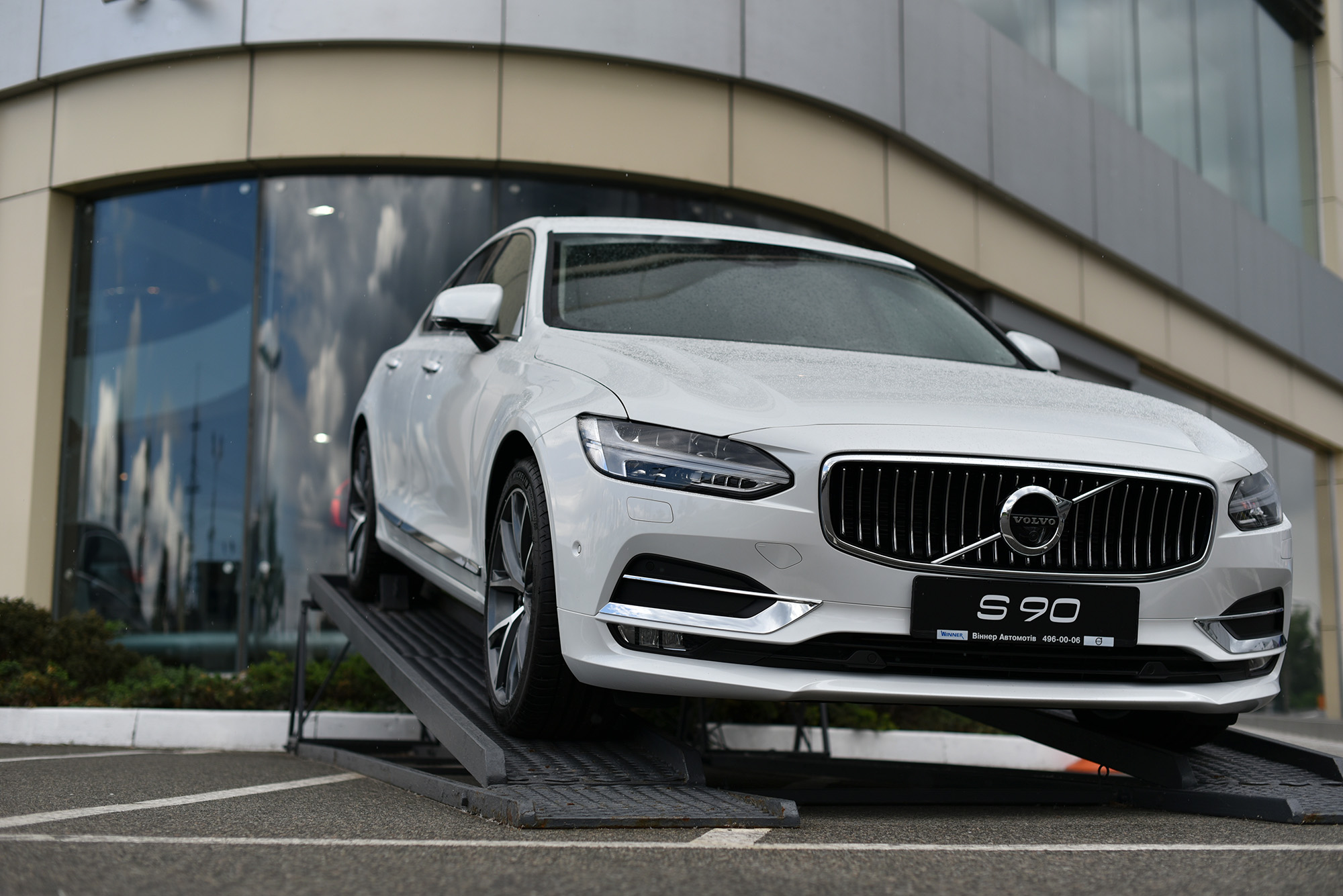 VOLVO CERTIFIED COLLISION CENTER Wren's Collision Group